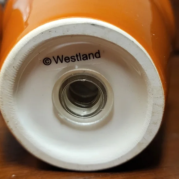 Westland Ceramic Cat-Themed Salt and Pepper Shakers - Picture 3 of 7